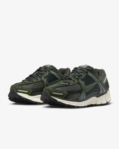 Nike Zoom Vomero 5 "Cargo Khaki/Sail/Metallic Silver/Sequoia"