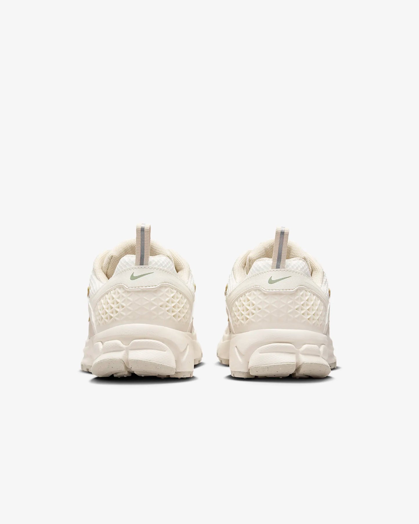 Nike Zoom Vomero 5 "Pale Ivory/Pale Ivory/Sanddrift/Pale Ivory"