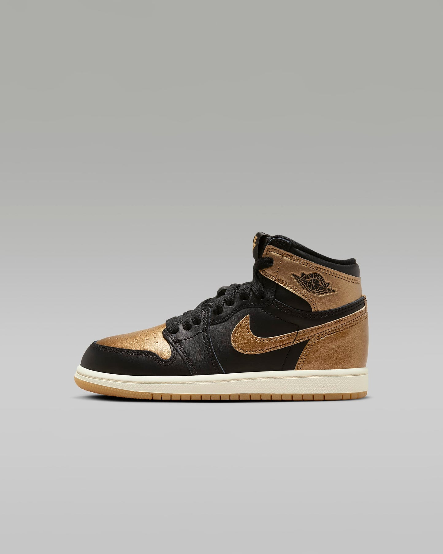 Air Jordan 1 Retro High OG "Black and Gold"